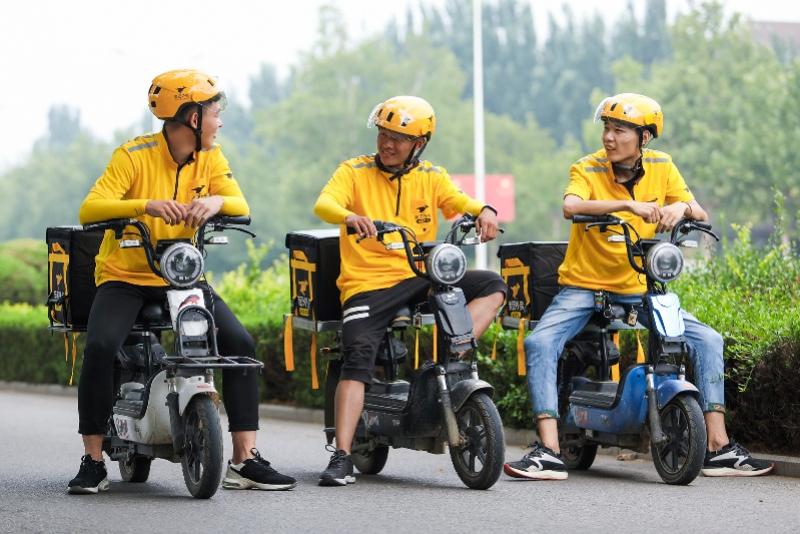 最难就业季里送外卖：留学生深圳做“骑士”，本科骑手创业当站长