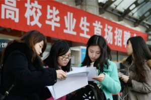 “离沪潮”或将开启，985毕业生无奈选择离开，上海或将不再吃香