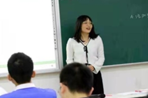 清华博士放弃50万年薪，去深圳当了中学老师：不觉得大材小用
