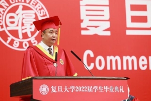 00后毕业了！2022届上海高校毕业生迎来特殊毕业季，满满仪式感和温暖叮嘱，让学生不留遗憾